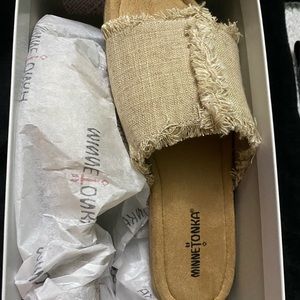 Minnetonka Samara Sandals Size 9W